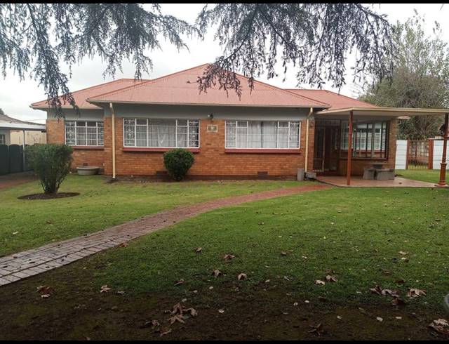 3 BEDROOM HOUSE FOR SALE IN SELECTION PARK